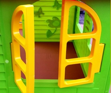 Spielhaus mit Terrasse